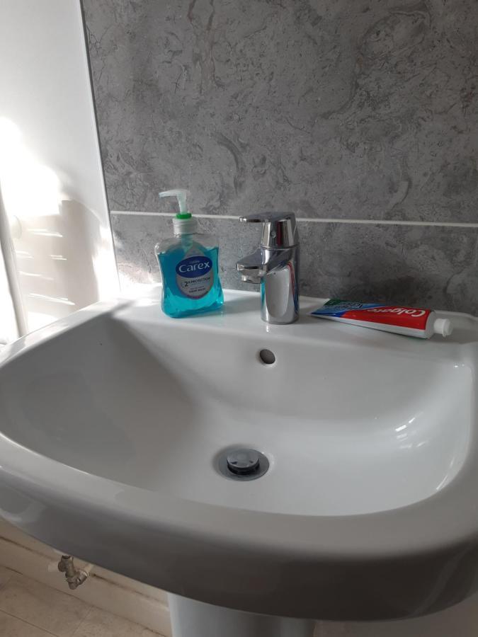 Our Guests Are Royal Apartment Higham Ferrers Luaran gambar